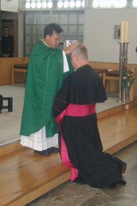 p. Thanh gir primits-velsignelsen til biskop M&#252;ller