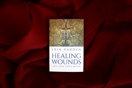 «Healing Wounds – The 2025 Lent Book» av Biskop Erik Varden. 