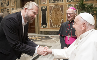 Nasjonalbibliotekar Aslak Sira Myhre og arkivar og bibliotekar for Den hellige romerske kirke H.E. Angelo Vincenzo Zani i audiens hos pave Frans i november 2024.