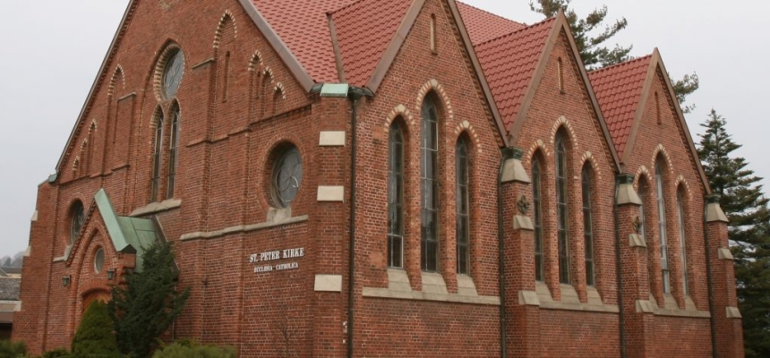 Utsiden av St. Peter kirke i Halden