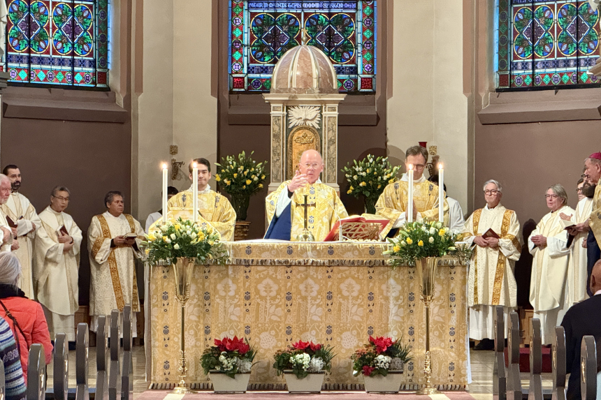 P. Oddvar Moi feirer messe ved sitt 25-årsjubileum som prest. St. Olav domkirke, Oslo. 