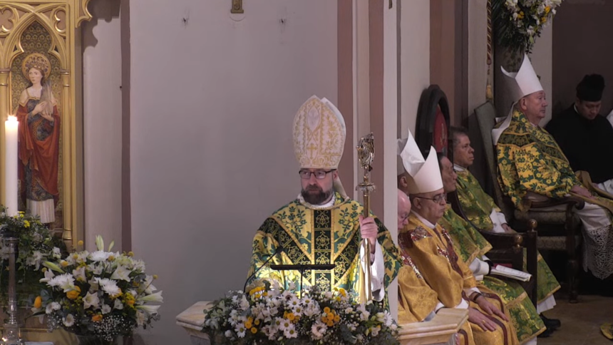 Biskop Fredrik Hansen holder preken i St. Olav domkirke