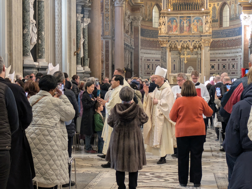 Biskop Erik Varden feirer messe i Laterankirken